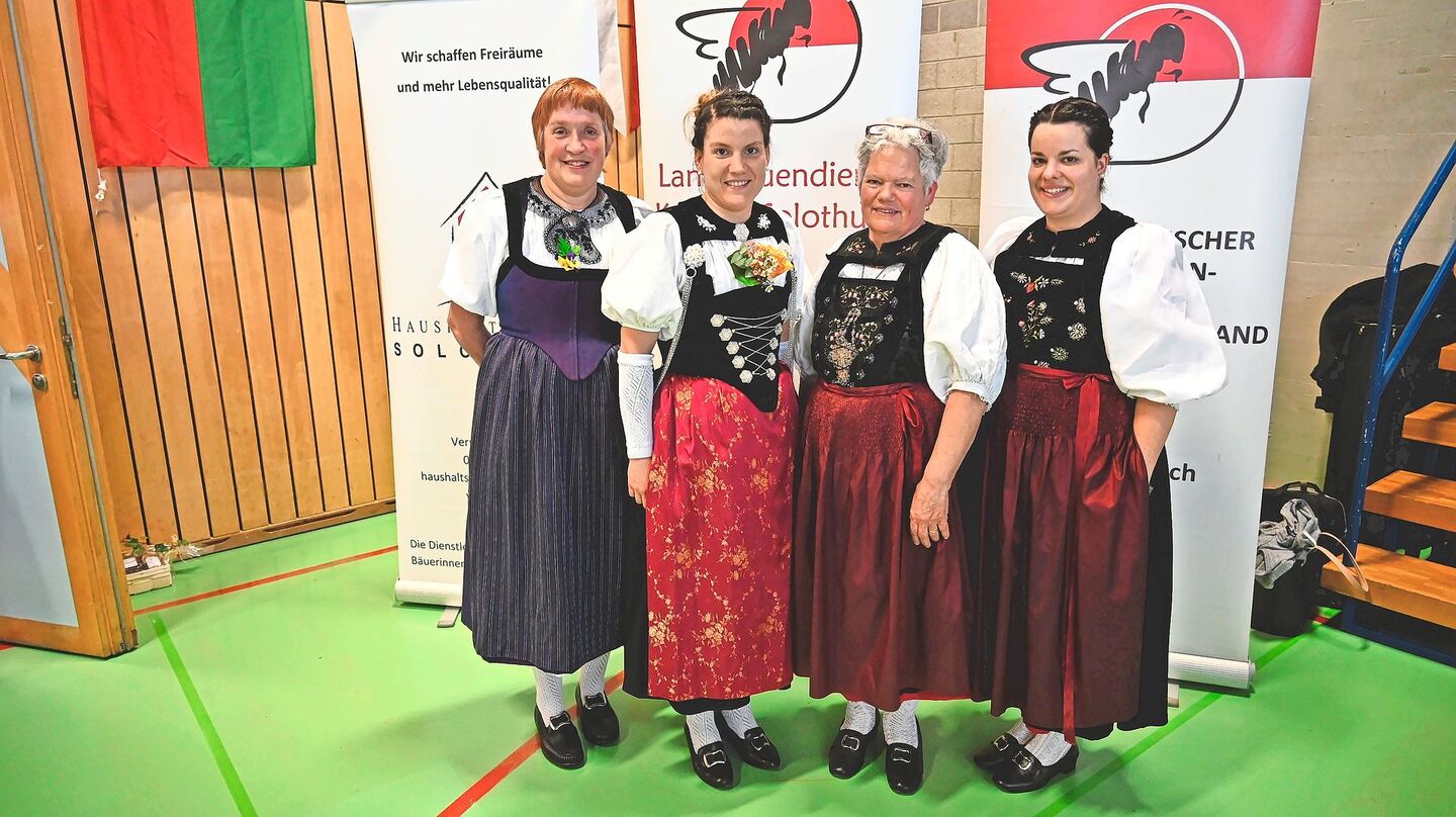 Annette Ramser und Katja Bachmann traten zurück. Ida Schaffter begrüsste Isabelle Kamber neu im Vorstand (v. l. n. r.)