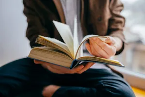 Das Fachmagazin für die Schweizer Landwirtschaft bespricht die interessantesten Bücher zu Pflanzenbau, Nutztierhaltung, Landtechnik und Agrarpolitik.