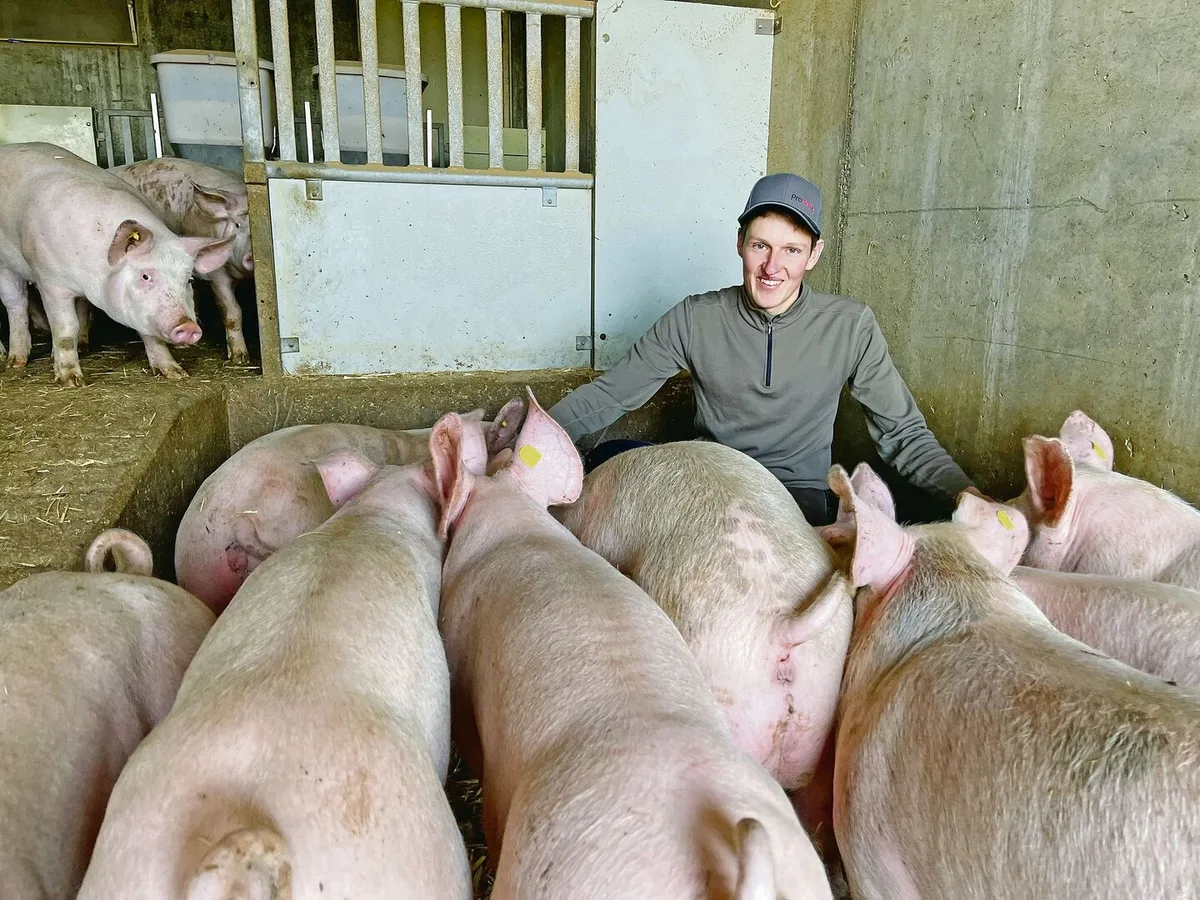 160f1d6af9173d83c92cdc3cfb39883c4f58cf0ad3d8b7da0ab743c7880be32e Tierhalter aus Leidenschaft: Mit Milchwirtschaft und Schweinemast bezeichnet Markus Gisler seinen Hof als typischen Luzerner Betrieb.