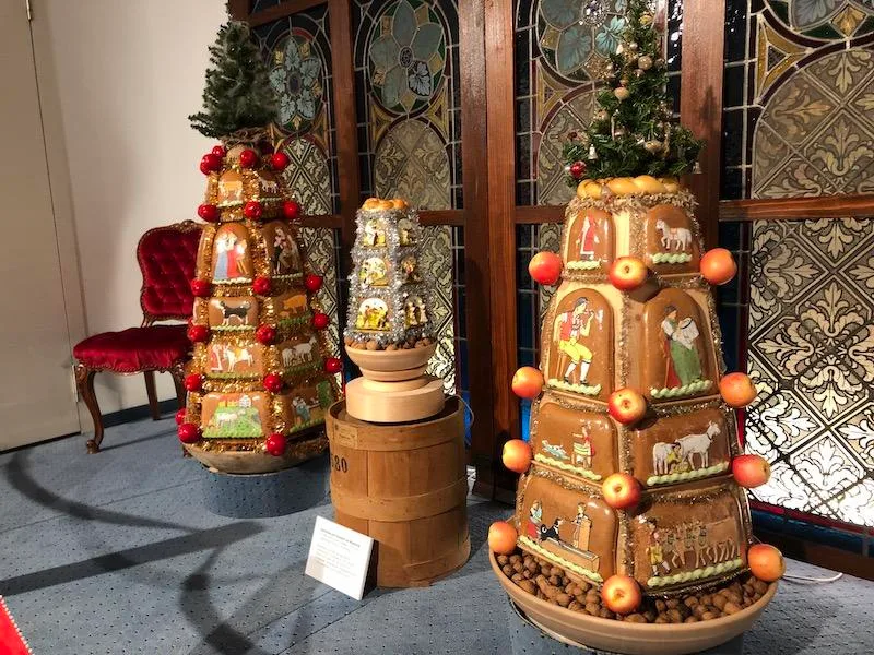 b6bd0ea1e2c638b6a6a6dded6fcd4cb0f0e6e648 Appenzell Innerrhoder Brauchtum: Chlausebickli und Devisli gehören in die Adventszeit und werden kunstvoll auf dem Chlausezüüg präsentiert. (Bilder et)