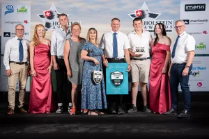 Auf dem Betrieb von der Familie Nicolas Jotterand fanden die Holstein-Awards statt. Jotterand wurde zum zweiten Mal mit dem Titel «Meisterzüchter», ausgezeichnet.