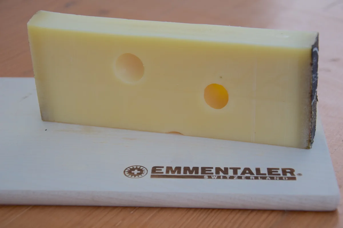 Emmentaler_stueck Emmentaler AOP steckt in einer Lochkrise – obwohl die Lösung klar wäre