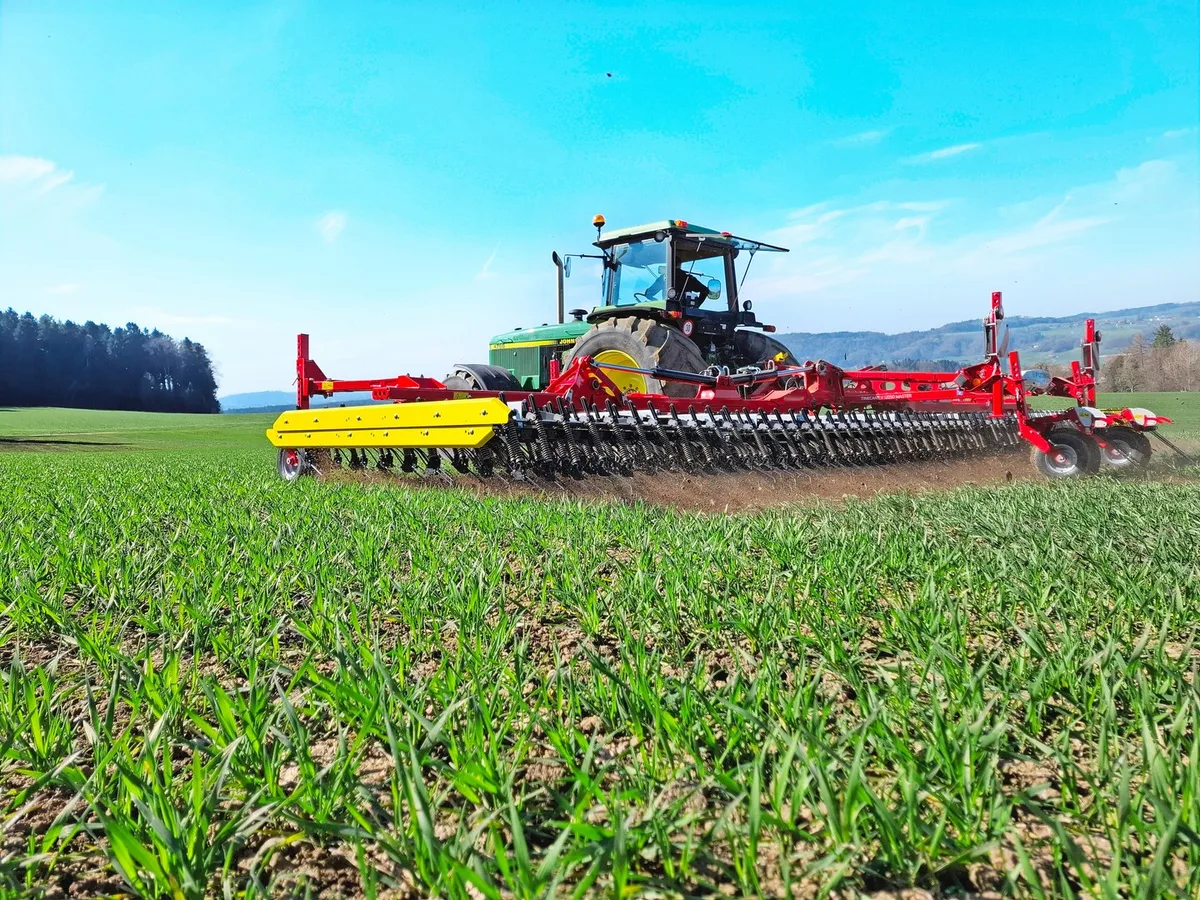 DG_LT1-Bild1 Neue Striegel bekämpfen Unkraut präzise