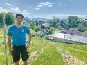 «Es wird kaum ein positiver Punkt über die Landwirtschaft genannt», beobachtet der junge Obstbauer Marco Messerli aus Kirchdorf BE und fragt sich, wer die mit dem Apfelwickler oder Schorf befallenen Äpfel essen würde. (Bilder Sera Hostettler)