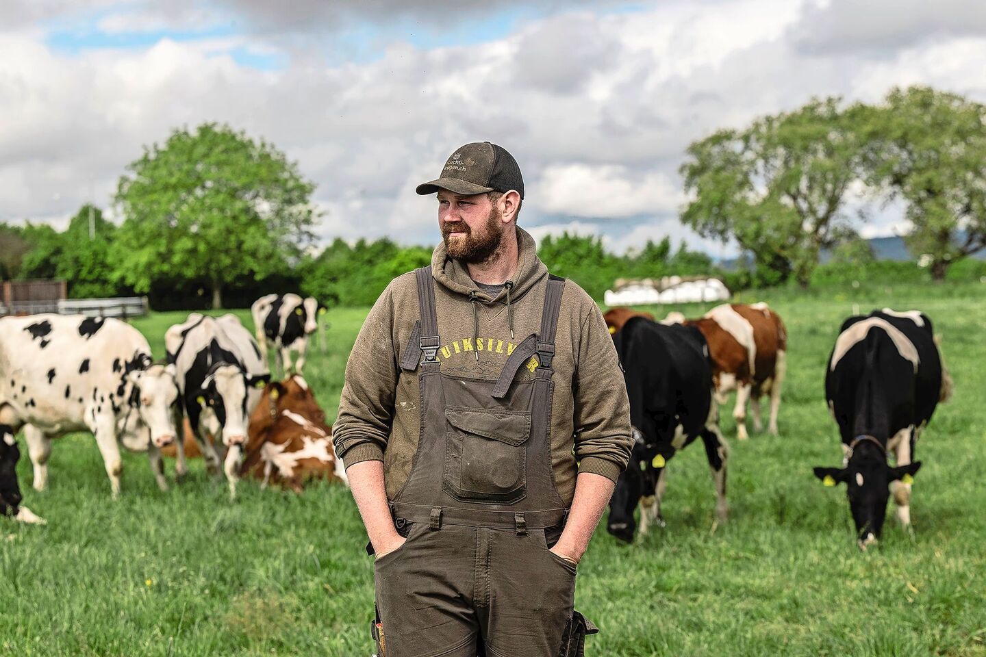 Hannes Kunz ist für die Fütterung der Milchkühe verantwortlich.