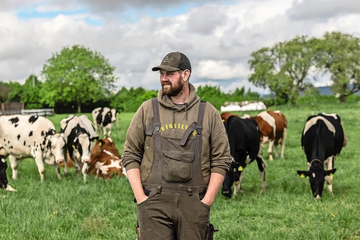 ae17891a1f6ecf9d9f63157a587b6bb72664f99beaf19a6587e5847a43ac9764 Hannes Kunz ist für die Fütterung der Milchkühe verantwortlich.