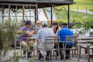 Familienleben: Salome und Thomas Wielands Angebot unterscheidet sich klar von der Betreuung in einer Institution. Bild: Pia Neuenschwander