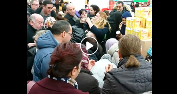 Ein 70-Prozent-Rabatt auf Nutella hat in Frankreich einen wahren Ansturm auf Supermärkte ausgelöst. Solche Riesenrabatte sollen künftig nicht mehr gewährt werden dürfen. (Bild Screenshot Loopsider)