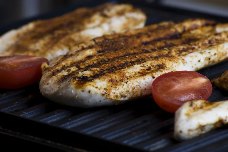 e85d4a8d8e9f6dce6557e498df83d75bc51d4f1c Geflügelfleisch bietet Ansteckgefahr. (Bild zVg)