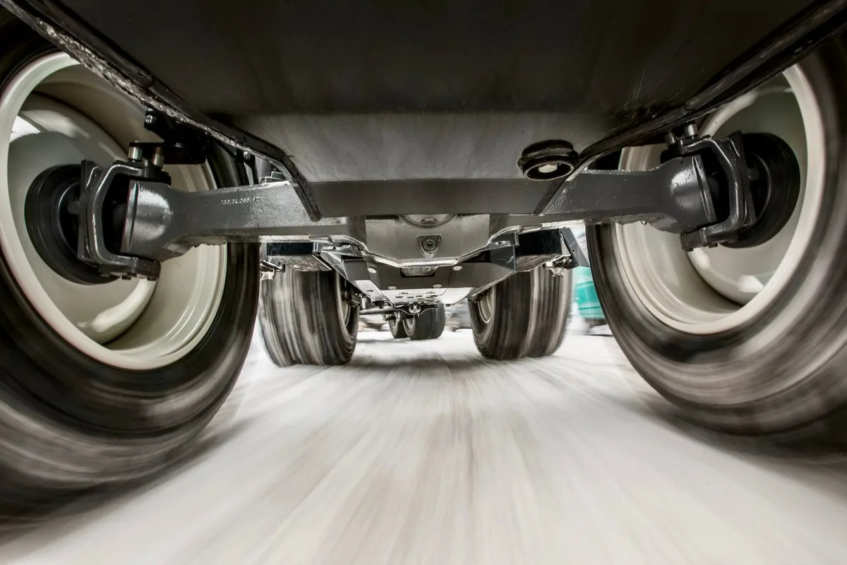 121904008cfebe8412fd7467951d4446e5284d5c Für landwirtschaftliche Anhänger sind Zweileiter-Bremseinrichtungen seit 1. Mai 2019 Pflicht. (Bild: Agrotec Suisse)