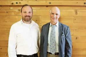 Das neugewählte Vorstandsmitglied Thomas Rickenbacher aus Cham und ZBB-Präsident Josef Murer (rechts). (Bild Reto Betschart)