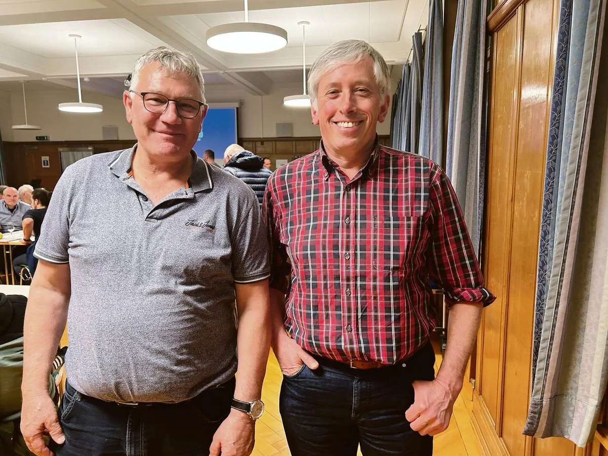 Gut gelaunt sind Co-Präsident Bio ZH/SH Ruedi Vögele (l.) und Bio-Suisse-Vorstandsmitglied Sepp Bircher.