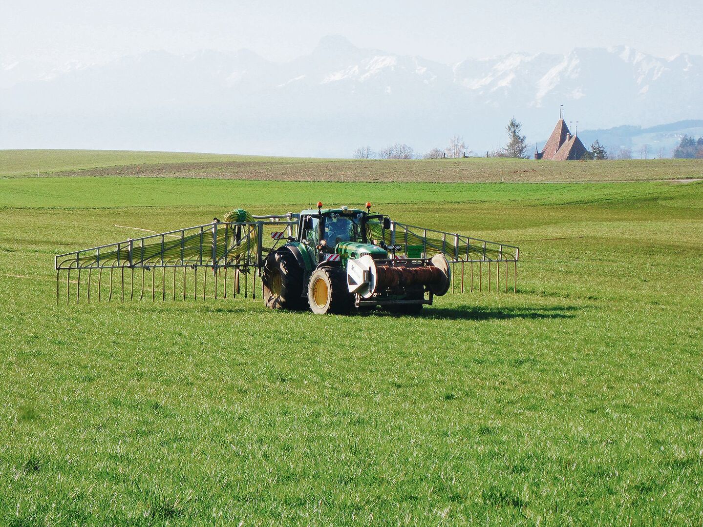 Seit dem 1. Januar gilt im Thurgau die Schleppschlauch-Pflicht für das Ausbringen von flüssigem Hofdünger.