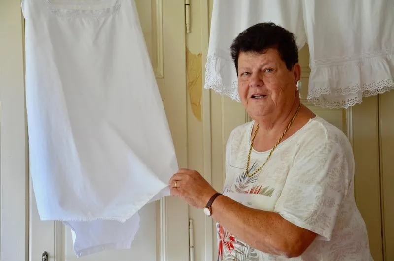 0d37ae57e48b4d1f148ba428318ccdaff66eb29b Mit tatkräftiger Unterstützung der Familie und mit viel Liebe fürs Detail hat Cécile Stamm «ihr» Schloss renoviert und eingerichtet. (Bilder Marianne Stamm)