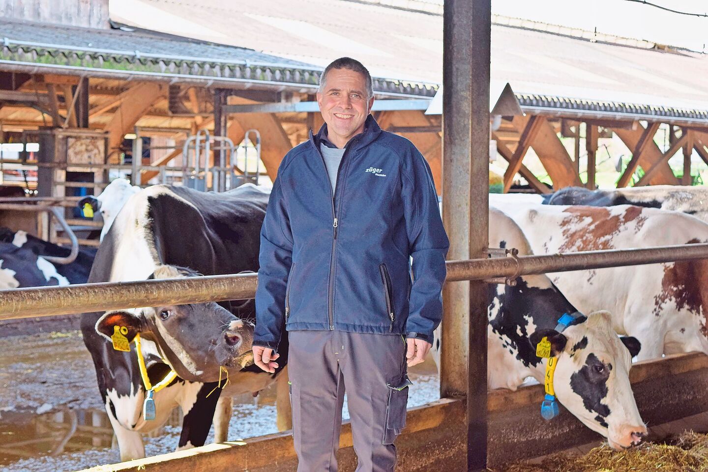 Dionys Popp bewirtschaftet einen Betrieb mit 100 Milchkühen und öffnete seine Stalltüren für die Bevölkerung.