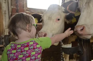 Kleine und grosse Erlebnisse mit Tieren sind für Kinder etwas besonderes - gleichzeitig lernen sie, wo das Essen herkommt.