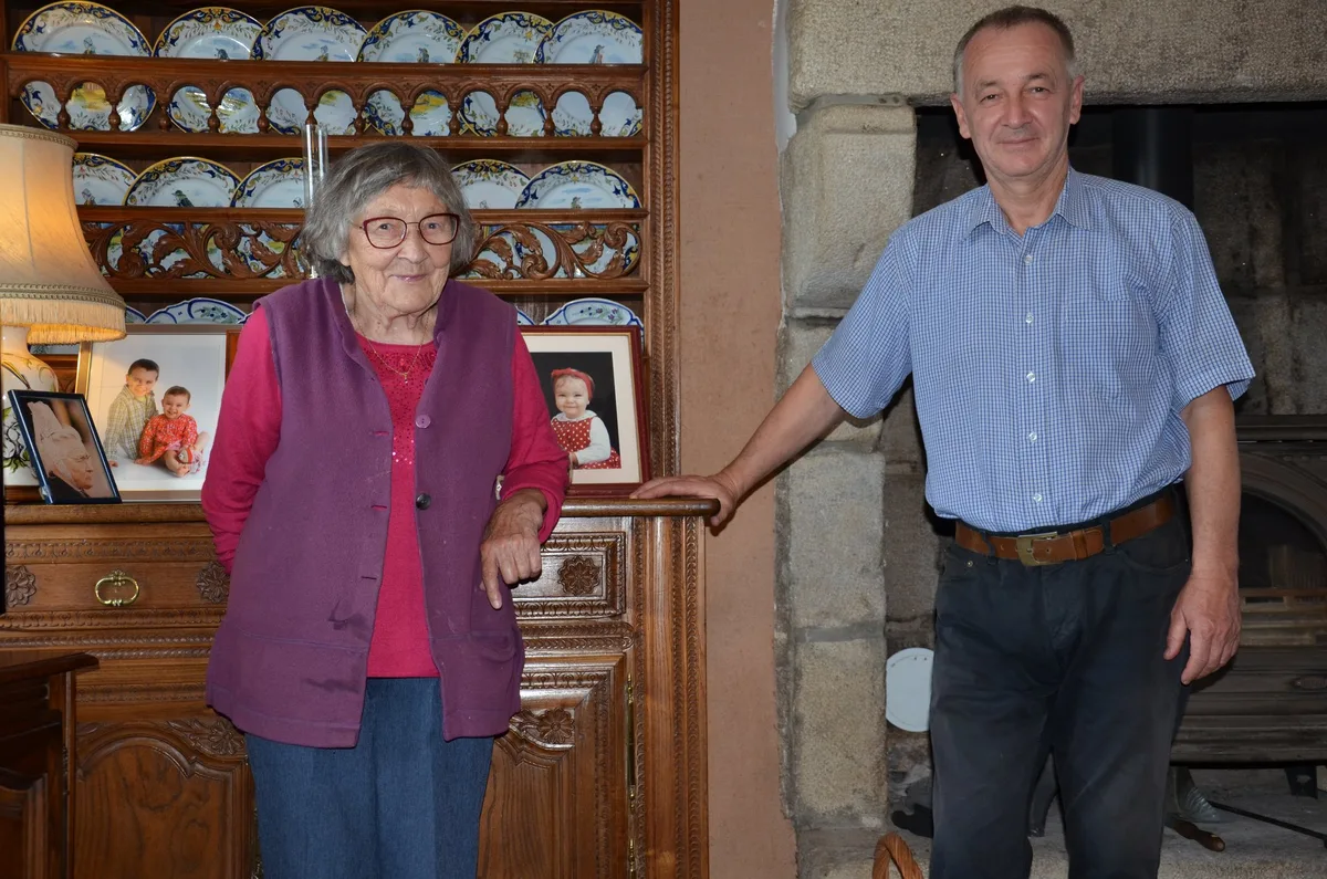 BZ-LAN1-39-Yvonne-und-Sohn «Ich habe immer von Hand gemolken», erinnert sich Yvonne le Coeur