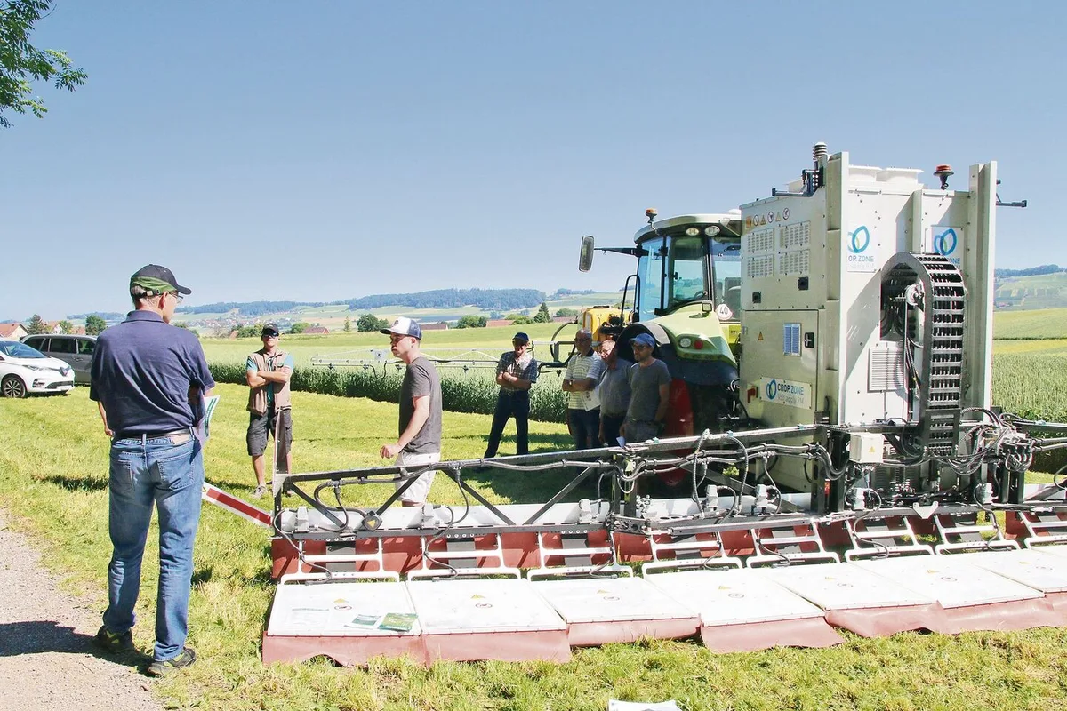 Die Balkenbreite von Crop-Zone beträgt neun Meter. Damit wird eine Flächenleistung von zwei Hektaren pro Stunde erreicht.