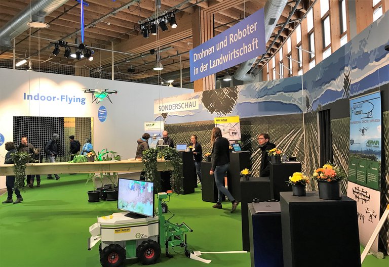 Die Sonderschau "Drohnen und Roboter in der Landwirtschaft" stiess auf besonderes Interesse an der Tier und Technik. Bild mr)