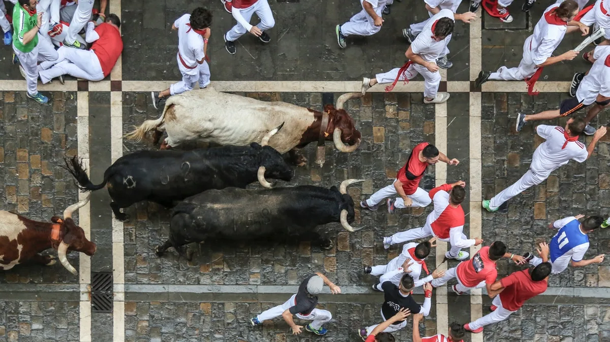 b81d6fc2029c435211bd724371e4b04f77b43886 Das Volksfest ist nicht ganz ungefährlich. (Bild San Fermin/zVg)