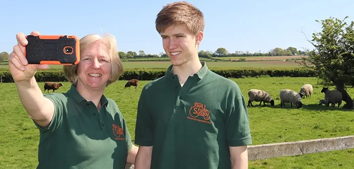 9724c18f2688f7e712b84a2f285523d838a2c67d In England finden Betriebsbesichtigungen am Open Farm Sunday in diesem Jahr virtuell statt. Landwirte geben via Facebook Auskunft über ihre Arbeit. (Bild Farmers Weekly)