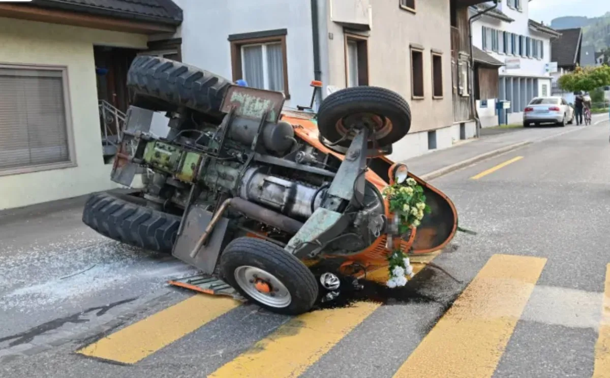DSC_1_Unfall Unfall mit Traktor: Vier Personen verletzt