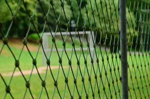 Auch Spritzgeräte, die auf Gemeindeflächen oder Sportplätzen zum Einsatz kommen, müssen künftig regelmässig überprüft werden.
