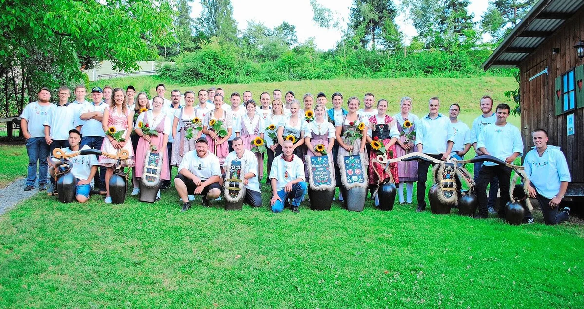 062129052d8793ea004028373499204340118d9e8640a3dd665b4f953f778835 Die Absolventen der Ausbildung zum Landwirt und Landwirtin am BBZ Pfäffikon.