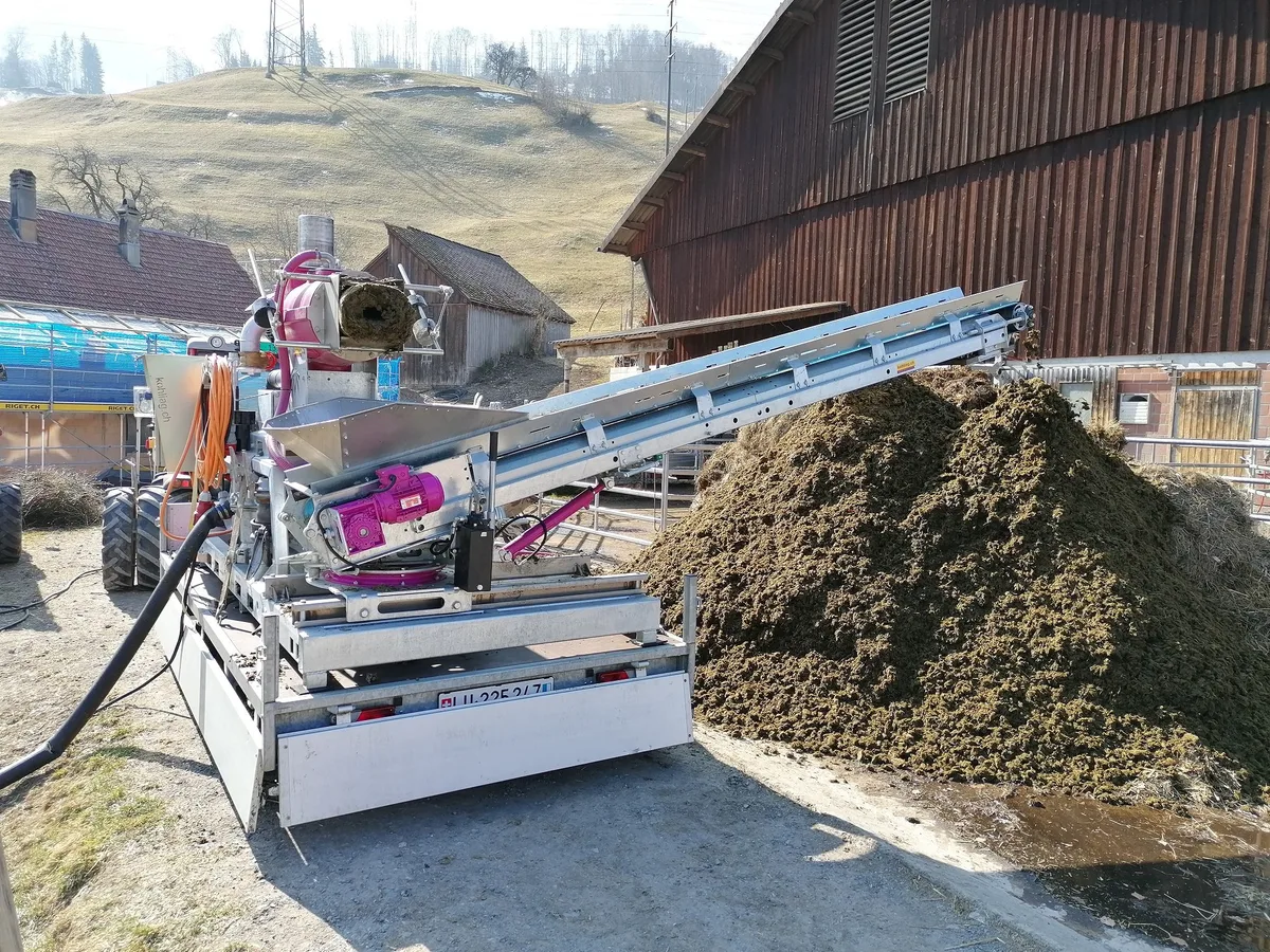 BZ-BET2-29-Guelleseparator Der Gülleseparator bringt Platz im Gülleloch und Einstreu für den Stall