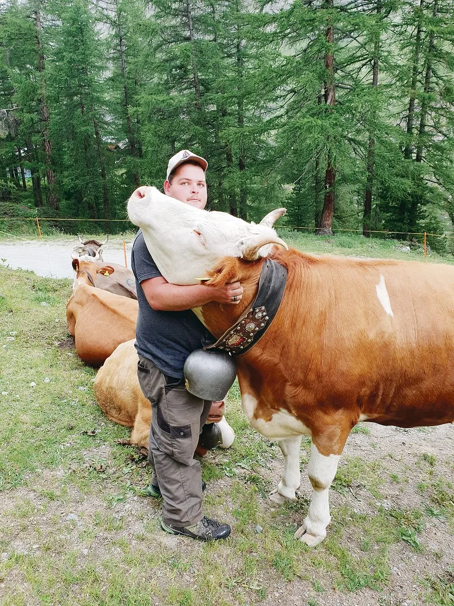 cd695dcb0a5cf8f17586453433d3a28180268f86 Der Walliser Christian Schuler und seine Raja haben einander sichtlich gern. Raja stammt aus eigener Zucht.(Bild Christian Schuler)