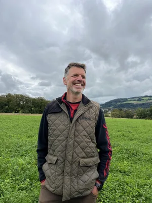 Demeter-Landwirt Urs Siegenthaler ist überzeugt, dass die Wertschätzung für die Landwirtschafts steigt, wenn die Leute ihre Lebensmittel selber anbauen und ernten.