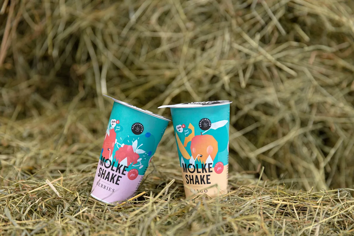 73a30cd145baf59befb63b0189deae20 Den Molke-Shake gibt es in den Sorten Beeren und Mango zu kaufen. (Bild Andreas Eberhard)