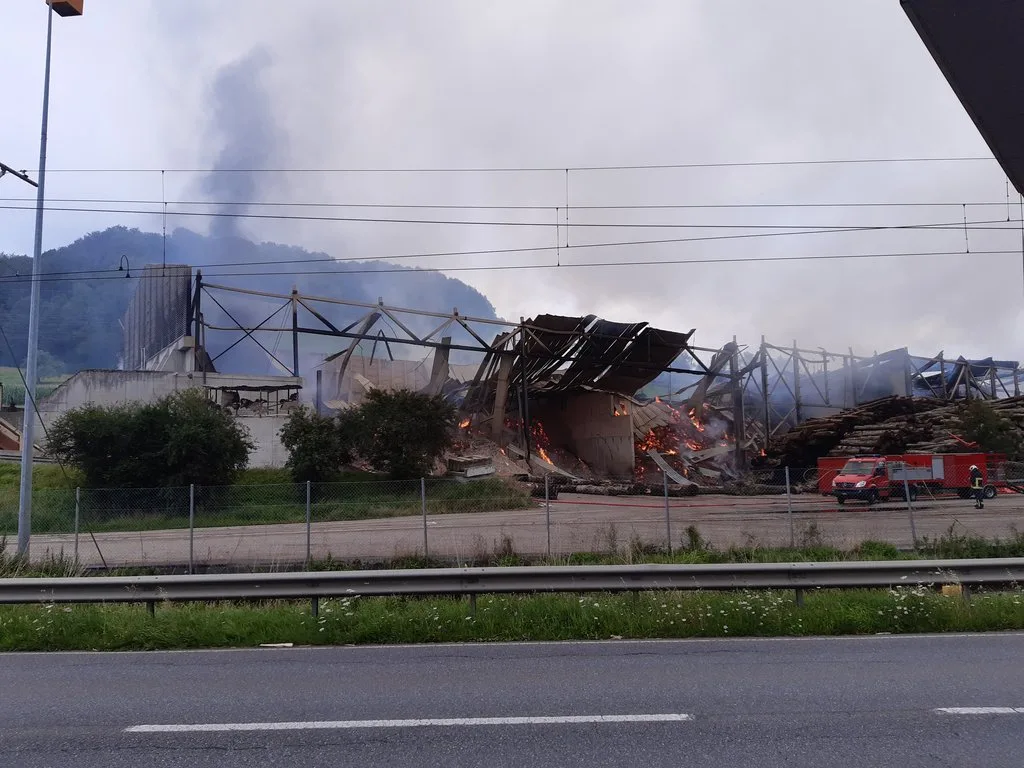 BZ-Akt2-Reserve-BrandKrono-NEU Brand vernichtet grosses Holzlager bei Swisskrono AG