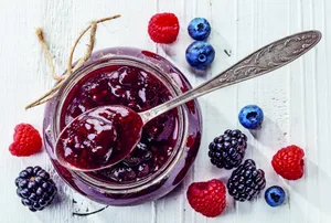 Im September endet die Zeit der Himbeeren, Brombeeren und vieler anderer Früchte, die zu köstlicher Konfitüre eingekocht werden.