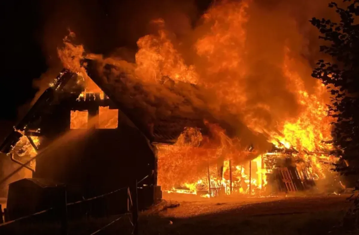 Rekingen – Schopf durch Brand zerstört