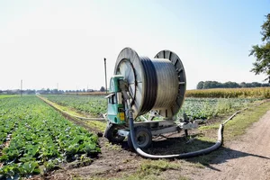 Mit verbesserter Planung und Fördermassnahmen soll der haushälterische und an den Klimawandel angepassten Umgang mit Wasser unterstützt werden. Dies mit dem Ziel, den Wasserverbrauch für die landwirtschaftliche Bewässerung zu reduzieren.