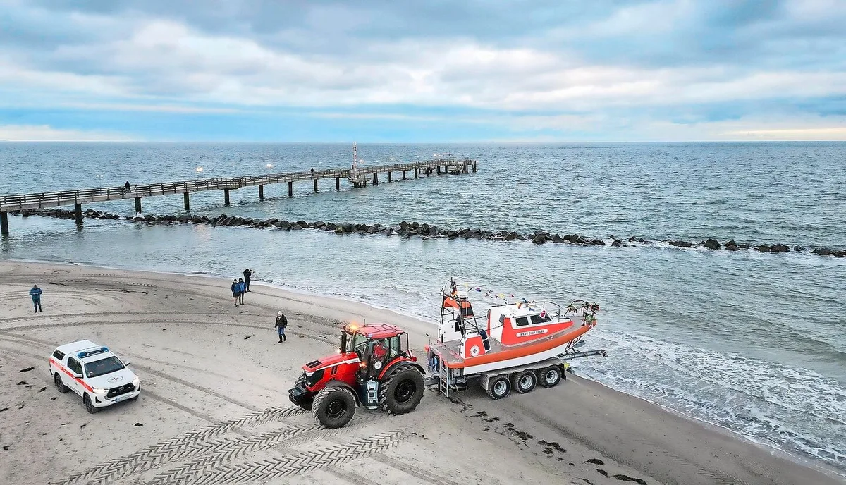 Dieser John Deere 6R 230 ist ein neues Mitglied der Deutschen Gesellschaft zur Rettung Schiffbrüchiger.