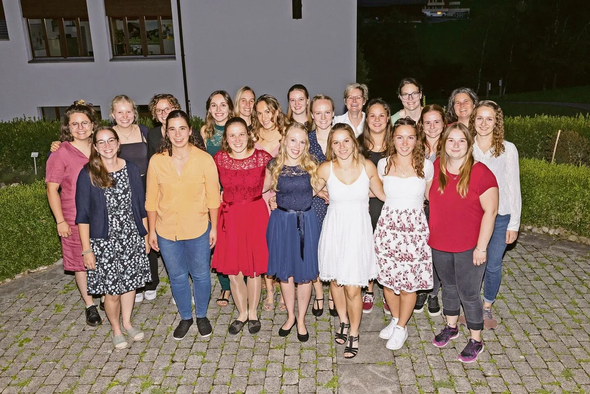 5af4fc87f3c010a8786bfe002ebf1faf435f4158de0559515c0abdf312a9645a Die Absolventinnen des Vollzeitlehrgangs 2023.