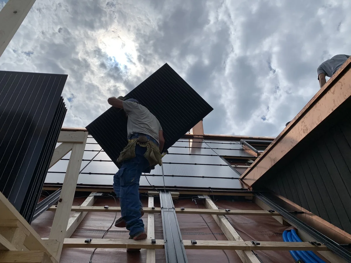 SolardachMeggen-js Solarbauern sollen die Gunst der Stunde nutzen