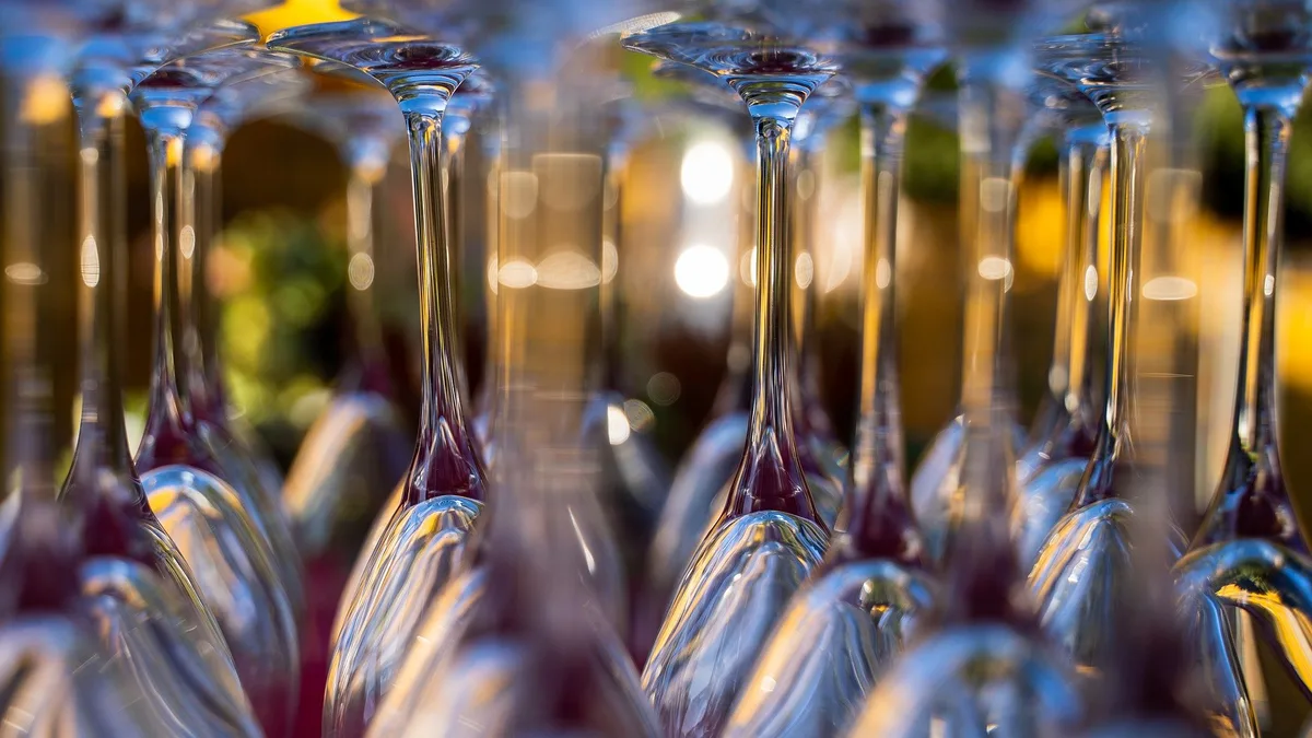 8b8078d40c0cbc2d32a81763b8da4b2f1464f1b5 Der «Swiss Wine Summer» macht den Ausschank von Schweizer Weinen für Hotellerie und Gastronomie attraktiver. (Bild Pixabay)