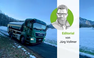 Wie funktioniert der Schweizer Milchmarkt? Und wer bestimmt den Milchpreis? Eine neue Serie von «die grüne»-Chefredaktor Jürg Vollmer sucht die Antworten von den 17'500 Milchvieh-Betrieben in der Schweiz bis zum Milchregal im Supermarkt.