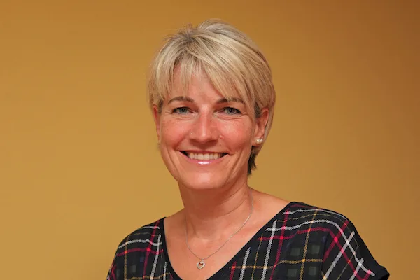 Margrith Loretz kann wieder lachen. Sie hat ihren Darmkrebs besiegt. Diesen Sommer hat sie mit ihrer Tochter zwei Urner Berge bestiegen. Sinnbild für sie, dass sie es geschafft hat. (Bild asw)