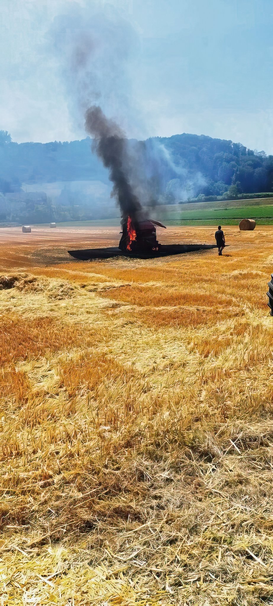 Ein einziger Funke reicht aus, um die Strohpresse in Vollbrand zu setzen