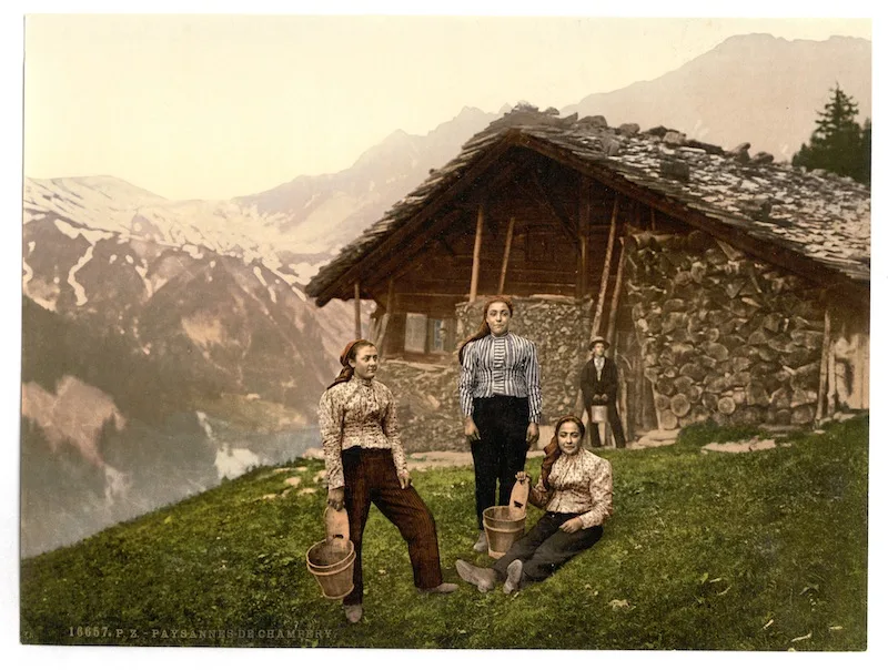 9bf09588ac56d8e973d8852be9d8463065e5fb5e Vor 120 Jahren ein Verkaufshit: die Postkarte mit den Bäuerinnen aus Champéry in Hosen. (Bild Edition Jullien Frères/Genève)