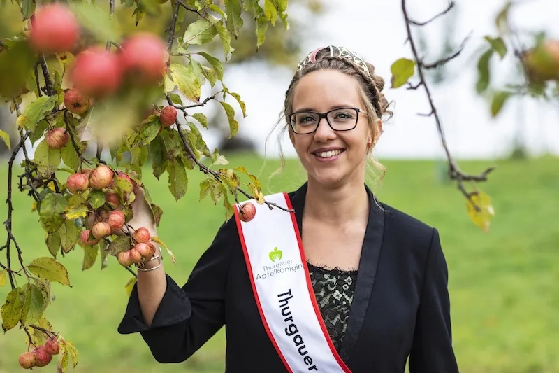 d0d163bed20c988969506db76f81d1d74349f014 Noch bis im September ist Melanie Maurer die amtierende Thurgauer Apfelkönigin. (Bild zVg)