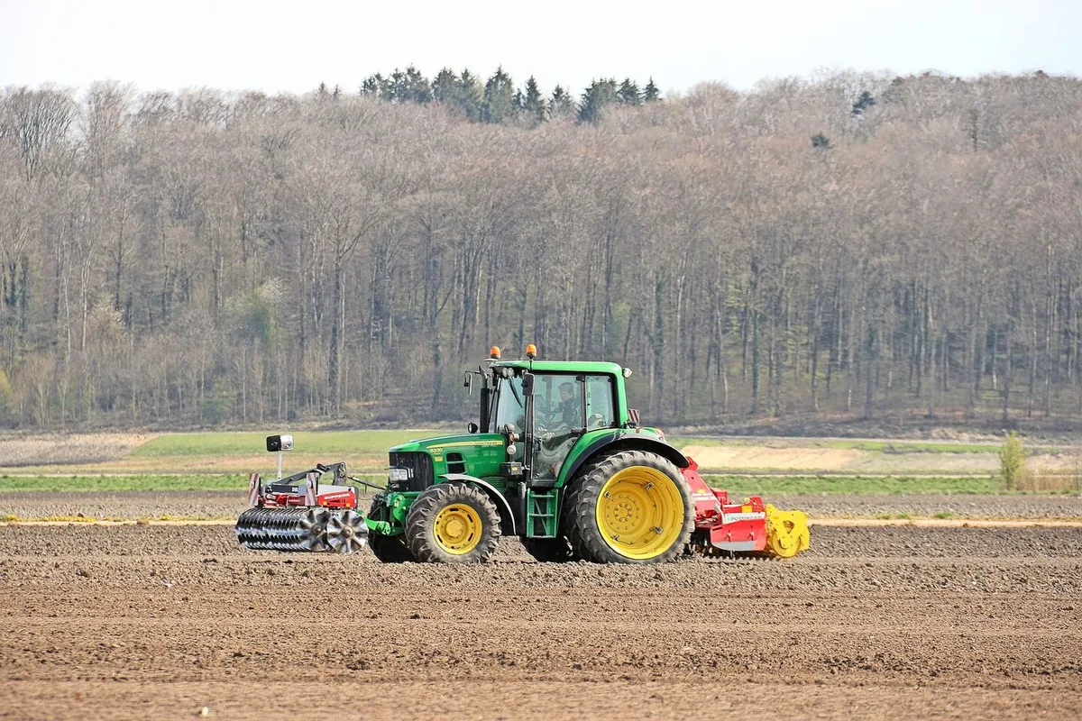 303d300c263401a1a11c2dc0683ab935e53f628c13cc14d30f03d7753ead8075 Laut Kostenkatalog sind die Kosten für die Nutzung von Landmaschinen im Vergleich zum Vorjahr mehrheitlich stabil geblieben.