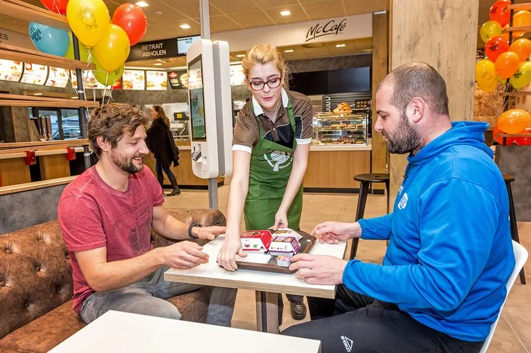 27c59e7404c684d9cb309189ec7793a0e255d4dc Mc'Donald's wird von rund 10'000 Bauern beliefert. (McDonald's)
