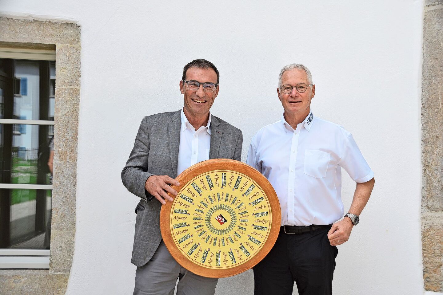 Der Direktor der Sortenorganisation Gruyère AOP Philippe Bardet (links) zusammen mit dem Präsidenten Pierre-Ivan Guyot.
