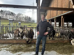 Anfang 2022 hat Dominik Häfliger aus dem luzernischen Triengen den 42 ha grossen Landwirtschaftsbetrieb von seinem Vater übernommen.