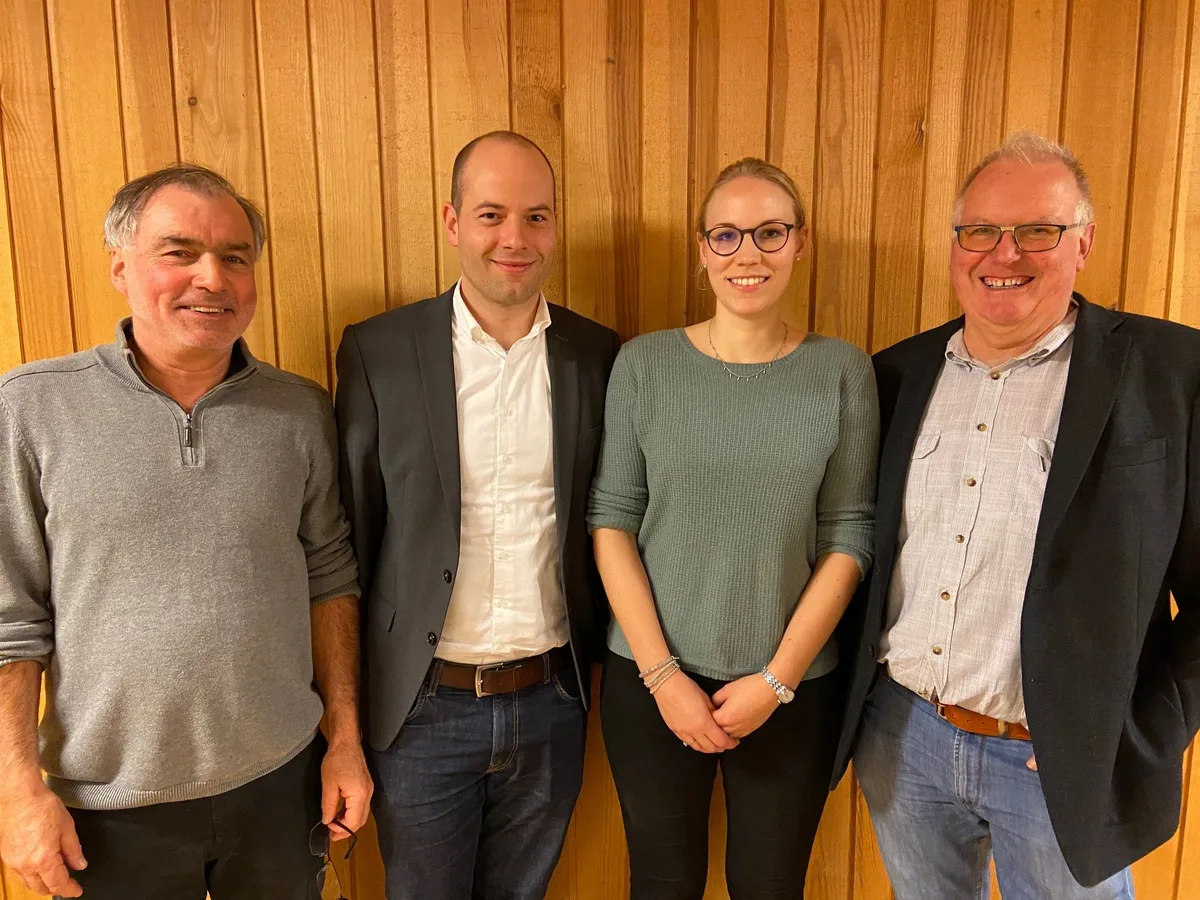 93655fdd4643331bd647c7244d22c23832bdd4d0 Martin Lichtenhahn (Geschäftsführer BGS), Matja Nuic (Direktor VSGP), Ilona Stoffel (PM Gemüse bei Bio Suisse) und Hansueli Müller (Präsident BGS, v.l.). (Bild akr)